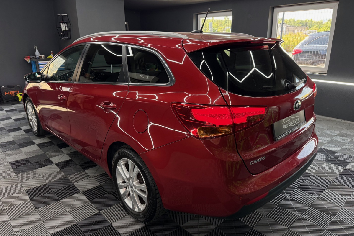 Ponuka vozidiel / Kia Cee´d SW 1.6 CRDi EX/Gold A/T - video