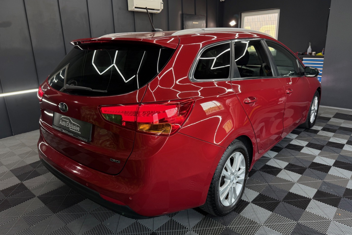 Ponuka vozidiel / Kia Cee´d SW 1.6 CRDi EX/Gold A/T - video