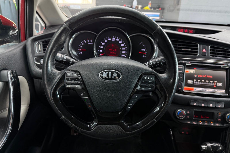  Ponuka vozidiel / Kia Cee´d SW 1.6 CRDi EX/Gold A/T - video