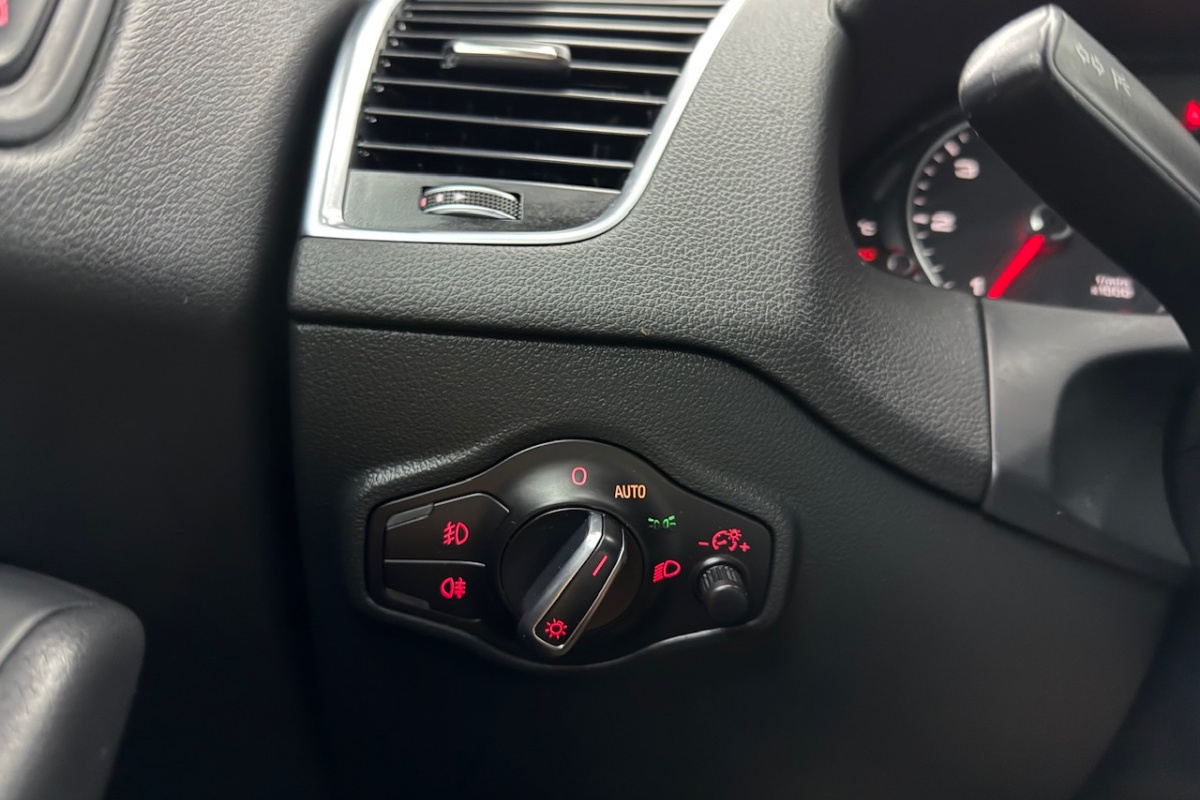Ponuka vozidiel / Audi Q5 2.0 TDI 190k quattro S tronic Sport - video