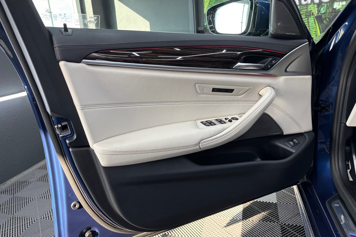 Ponuka vozidiel / BMW Rad 5 540d mHEV xDrive M-PACKET - video