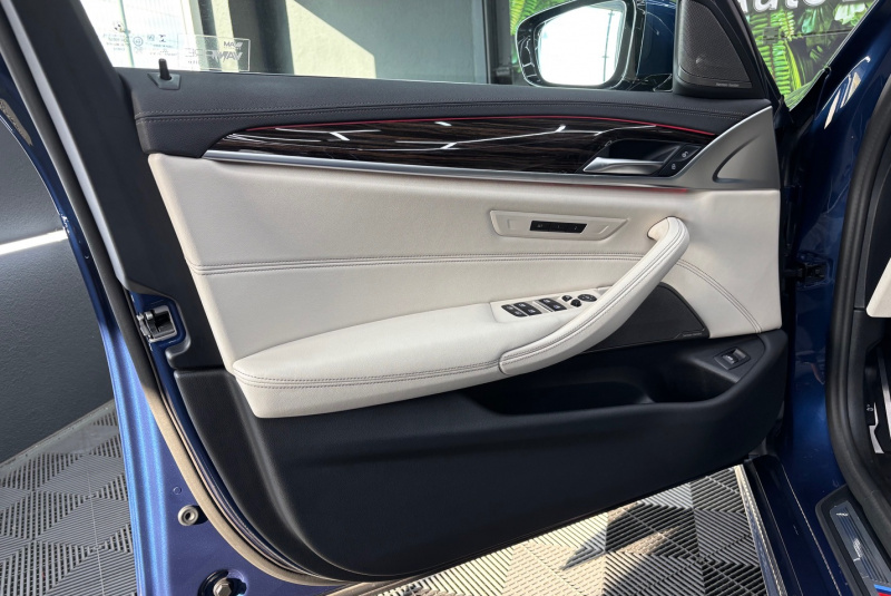 Ponuka vozidiel / BMW Rad 5 540d mHEV xDrive M-PACKET - video Ponuka vozidiel / BMW Rad 5 540d mHEV xDrive M-PACKET - video