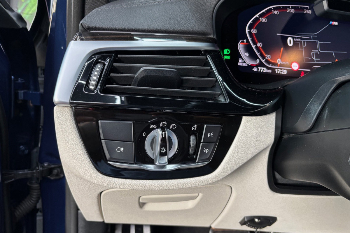 Ponuka vozidiel / BMW Rad 5 540d mHEV xDrive M-PACKET - video