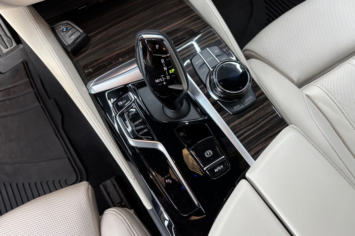 Ponuka vozidiel / BMW Rad 5 540d mHEV xDrive M-PACKET - video