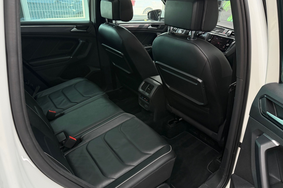 Ponuka vozidiel / Volkswagen Tiguan 2.0 BiTDI SCR BMT 240k 4MOTION HIGHLINE R-LINE DSG - video