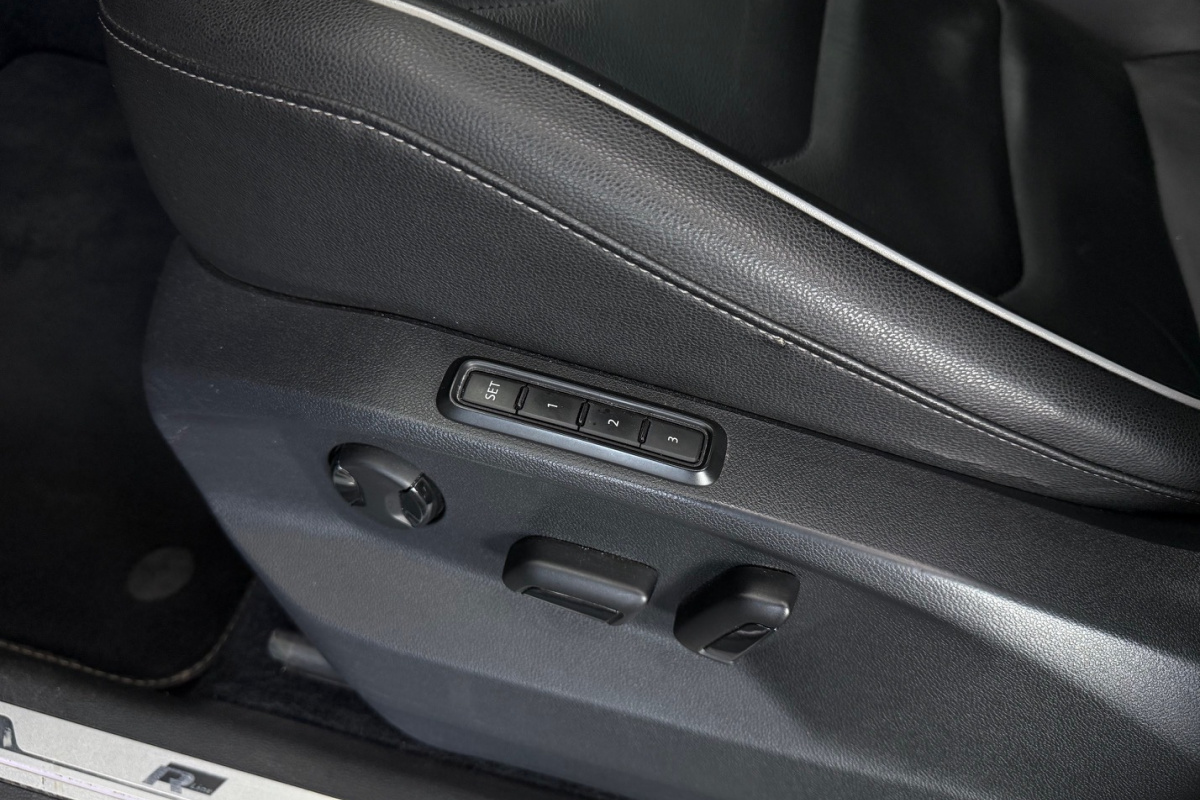Ponuka vozidiel / Volkswagen Tiguan 2.0 BiTDI SCR BMT 240k 4MOTION HIGHLINE R-LINE DSG - video Ponuka vozidiel / Volkswagen Tiguan 2.0 BiTDI SCR BMT 240k 4MOTION HIGHLINE R-LINE DSG - video