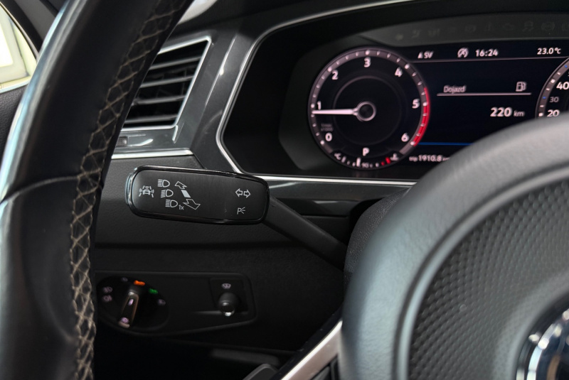 Ponuka vozidiel / Volkswagen Tiguan 2.0 BiTDI SCR BMT 240k 4MOTION HIGHLINE R-LINE DSG - video Ponuka vozidiel / Volkswagen Tiguan 2.0 BiTDI SCR BMT 240k 4MOTION HIGHLINE R-LINE DSG - video