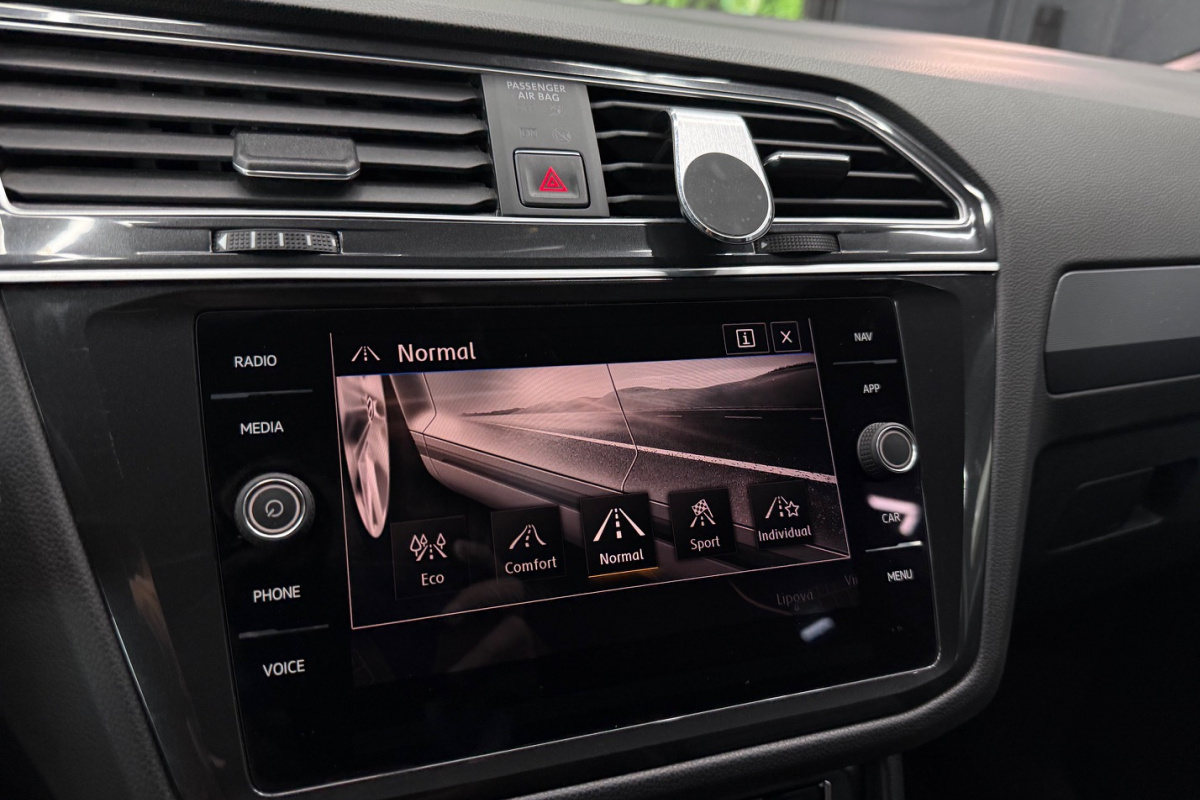 Ponuka vozidiel / Volkswagen Tiguan 2.0 BiTDI SCR BMT 240k 4MOTION HIGHLINE R-LINE DSG - video Ponuka vozidiel / Volkswagen Tiguan 2.0 BiTDI SCR BMT 240k 4MOTION HIGHLINE R-LINE DSG - video