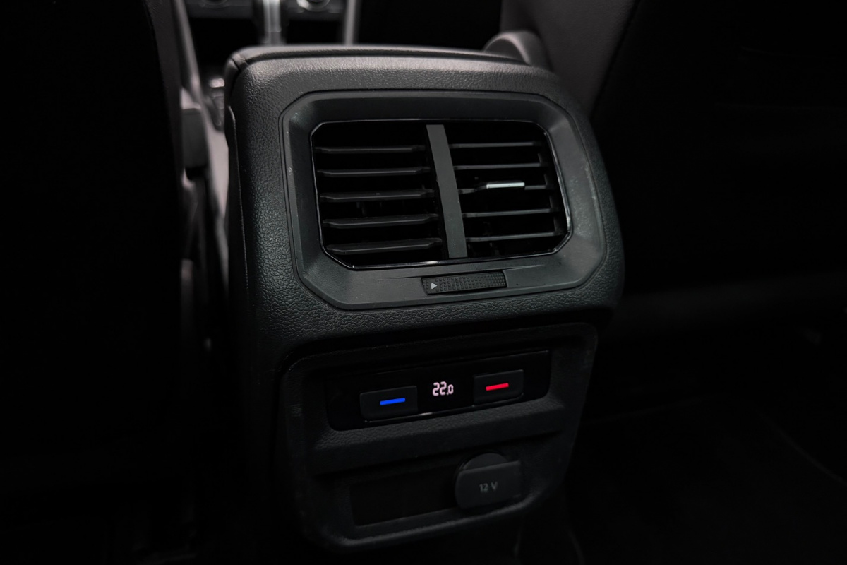 Ponuka vozidiel / Volkswagen Tiguan 2.0 BiTDI SCR BMT 240k 4MOTION HIGHLINE R-LINE DSG - video