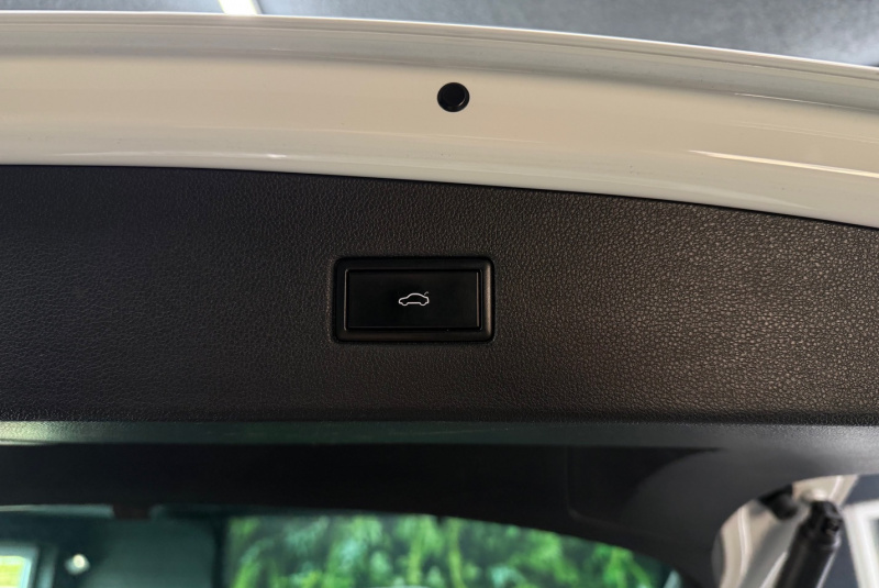Ponuka vozidiel / Volkswagen Tiguan 2.0 BiTDI SCR BMT 240k 4MOTION HIGHLINE R-LINE DSG - video Ponuka vozidiel / Volkswagen Tiguan 2.0 BiTDI SCR BMT 240k 4MOTION HIGHLINE R-LINE DSG - video