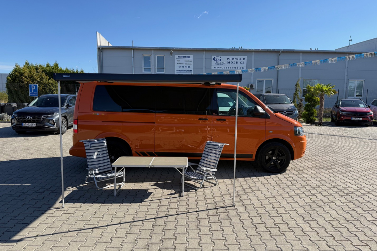 Ponuka vozidiel / Volkswagen T5 Transporter Long 2.0 TDI - video