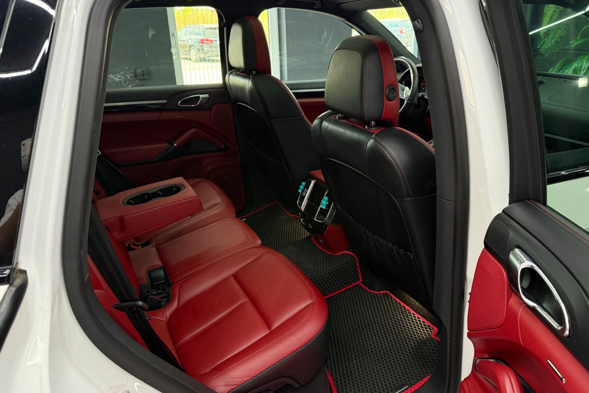 Ponuka vozidiel / Porsche Cayenne Diesel 245k Tiptronic S - video
