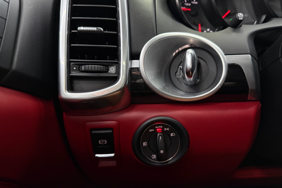 Ponuka vozidiel / Porsche Cayenne Diesel 245k Tiptronic S - video