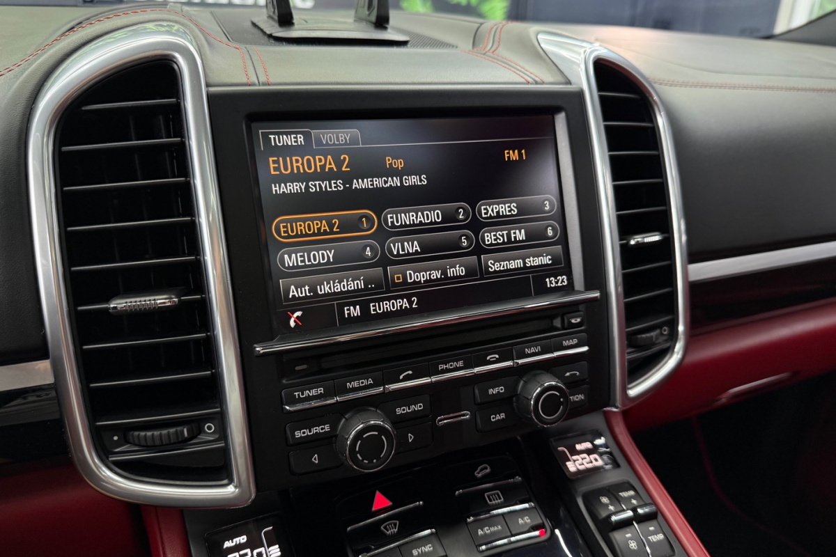 Ponuka vozidiel / Porsche Cayenne Diesel 245k Tiptronic S - video