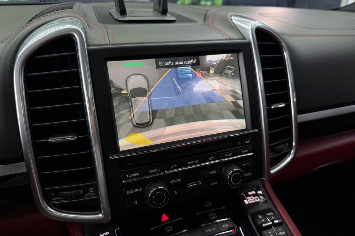 Ponuka vozidiel / Porsche Cayenne Diesel 245k Tiptronic S - video
