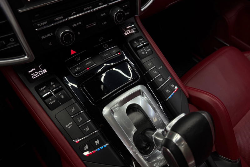  Ponuka vozidiel / Porsche Cayenne Diesel 245k Tiptronic S - video