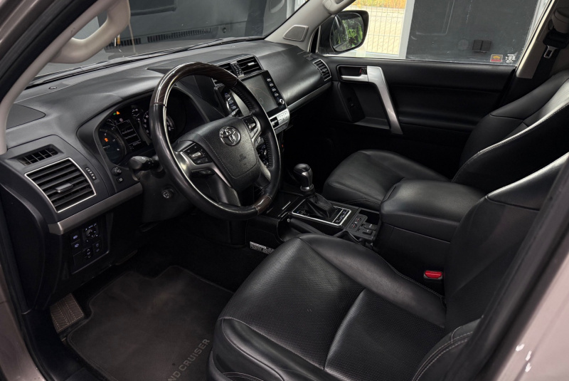 Ponuka vozidiel / Toyota Land Cruiser 2.8 D-4D 204 Executive A/T 4x4 - video Ponuka vozidiel / Toyota Land Cruiser 2.8 D-4D 204 Executive A/T 4x4 - video