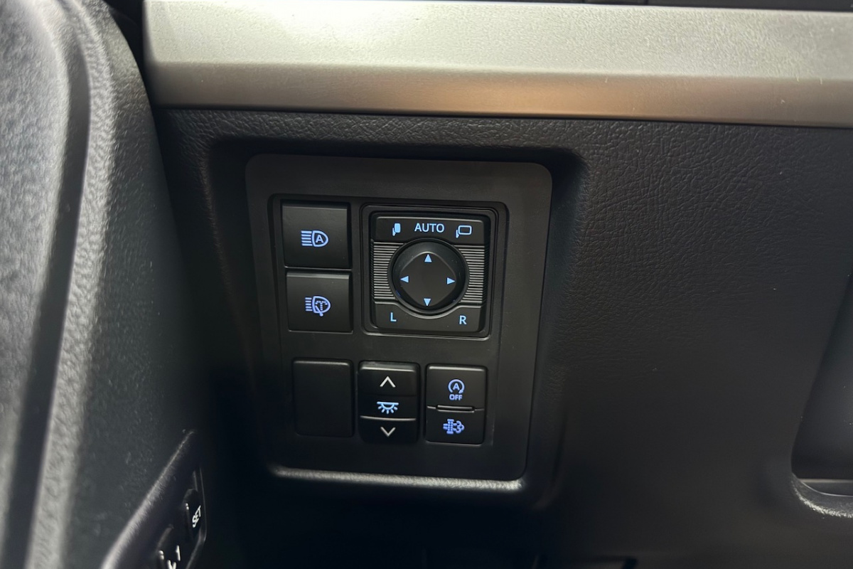 Ponuka vozidiel / Toyota Land Cruiser 2.8 D-4D 204 Executive A/T 4x4 - video Ponuka vozidiel / Toyota Land Cruiser 2.8 D-4D 204 Executive A/T 4x4 - video