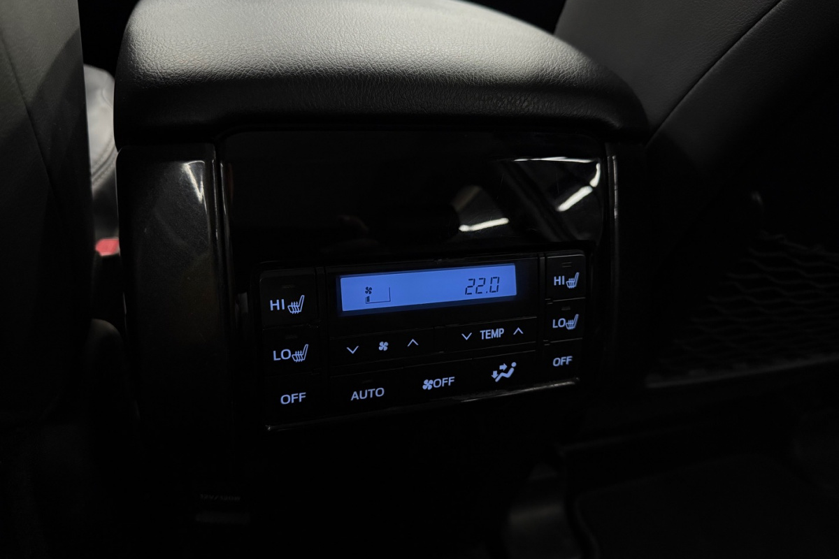 Ponuka vozidiel / Toyota Land Cruiser 2.8 D-4D 204 Executive A/T 4x4 - video