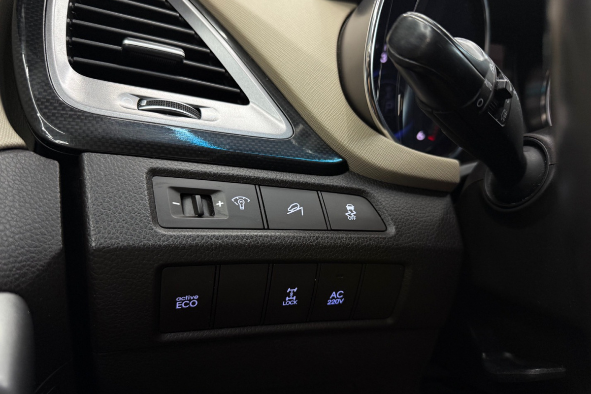 Ponuka vozidiel / Hyundai Santa Fe 2.2 CRDi VGT 4x4 Premium A/T - video