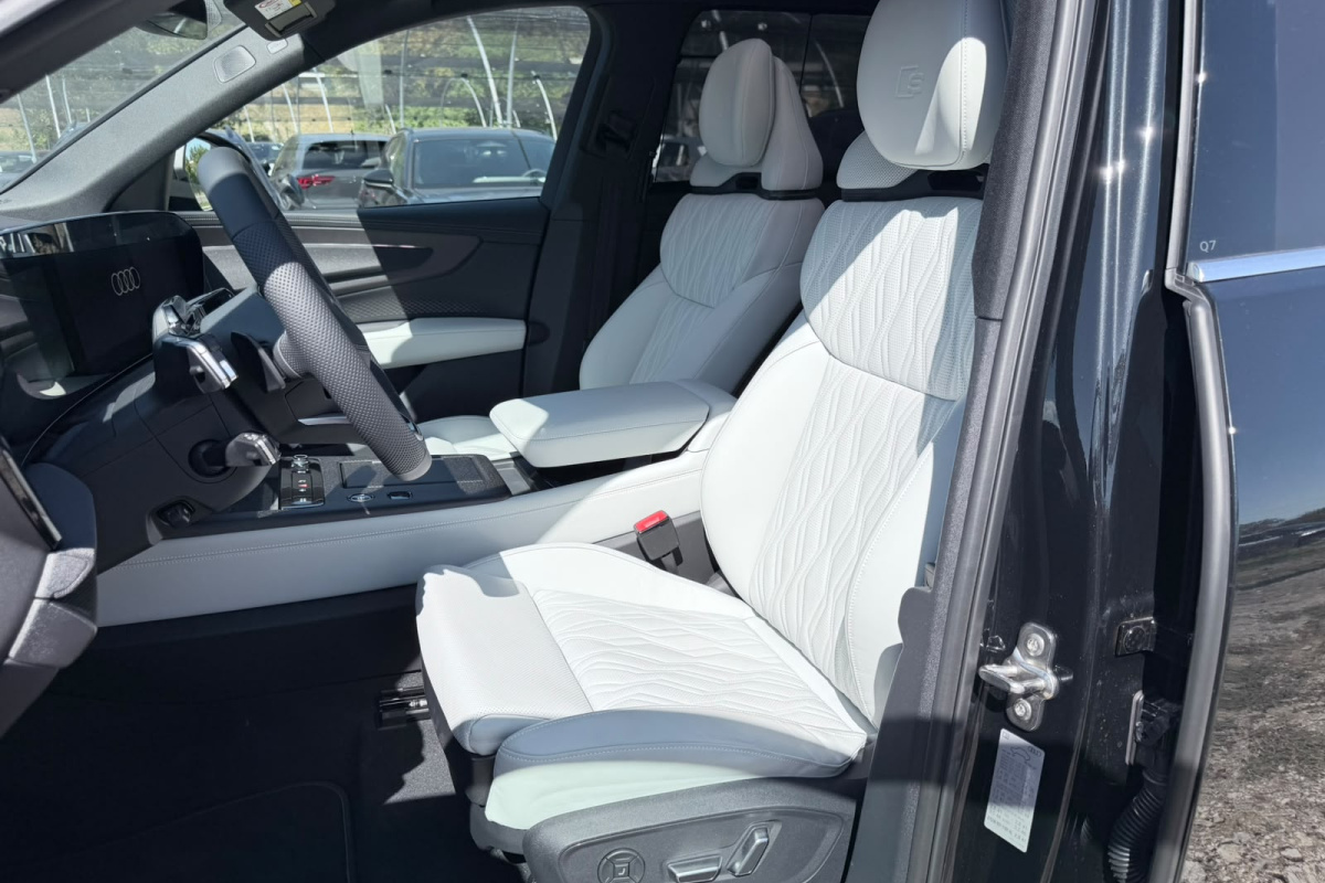 Ponuka vozidiel / Audi Q7 3.0 TDI S-Line quattro Signature Edition - video