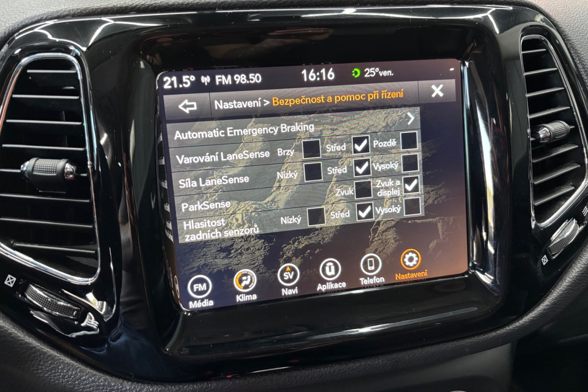 Ponuka vozidiel / Jeep Compass 2.0L MJet 140 4WD Limited A/T - video