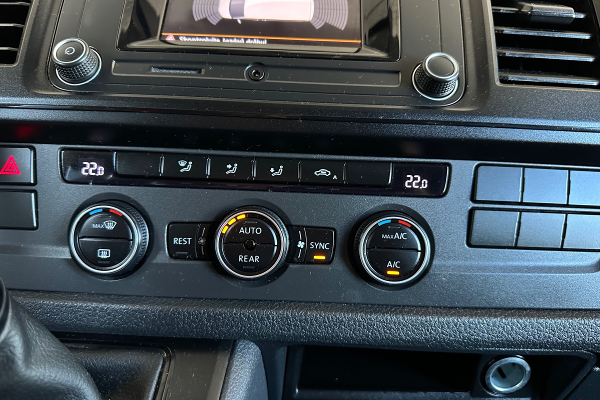 Ponuka vozidiel / Volkswagen Caravelle T6 Long 2.0 TDi Comfortline - video