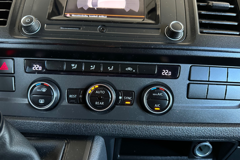  Ponuka vozidiel / Volkswagen Caravelle T6 Long 2.0 TDi Comfortline - video