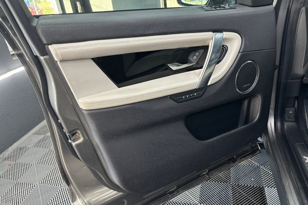 Ponuka vozidiel / Land Rover Discovery Sport 2.0D SD4 R-Dynamic SE AWD A/T - video Ponuka vozidiel / Land Rover Discovery Sport 2.0D SD4 R-Dynamic SE AWD A/T - video