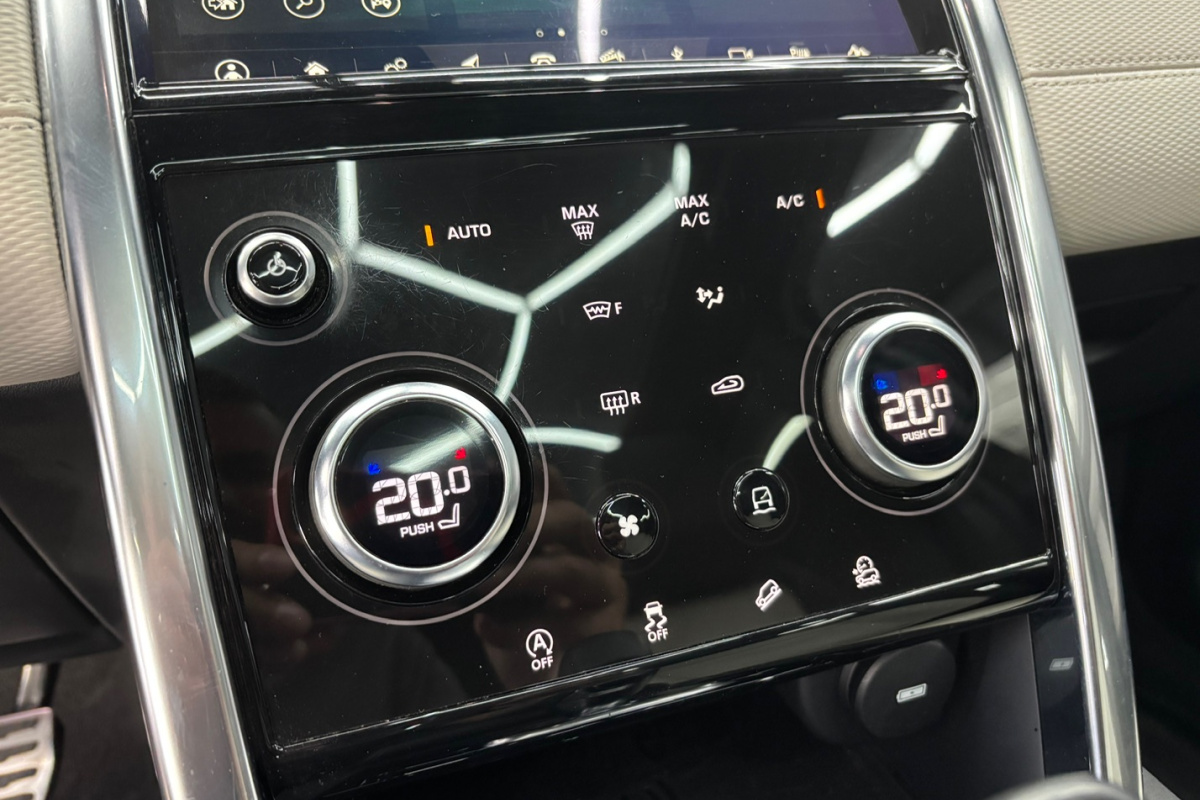 Ponuka vozidiel / Land Rover Discovery Sport 2.0D SD4 R-Dynamic SE AWD A/T - video
