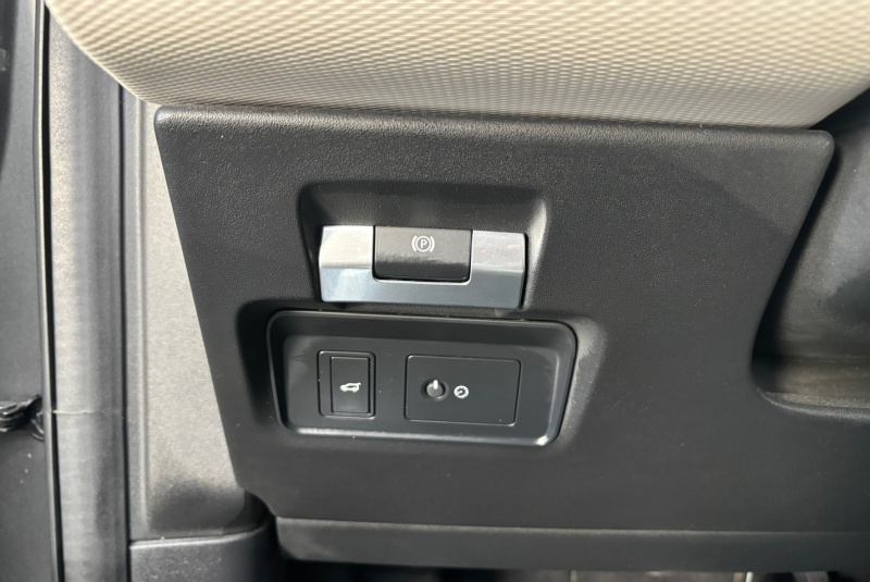  Ponuka vozidiel / Land Rover Discovery Sport 2.0D SD4 R-Dynamic SE AWD A/T - video