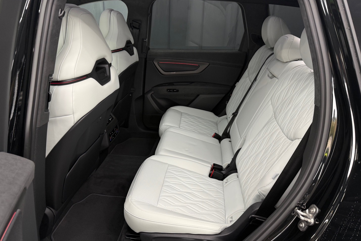Ponuka vozidiel / Audi Q7 3.0 TDI S-Line quattro Signature Edition - video