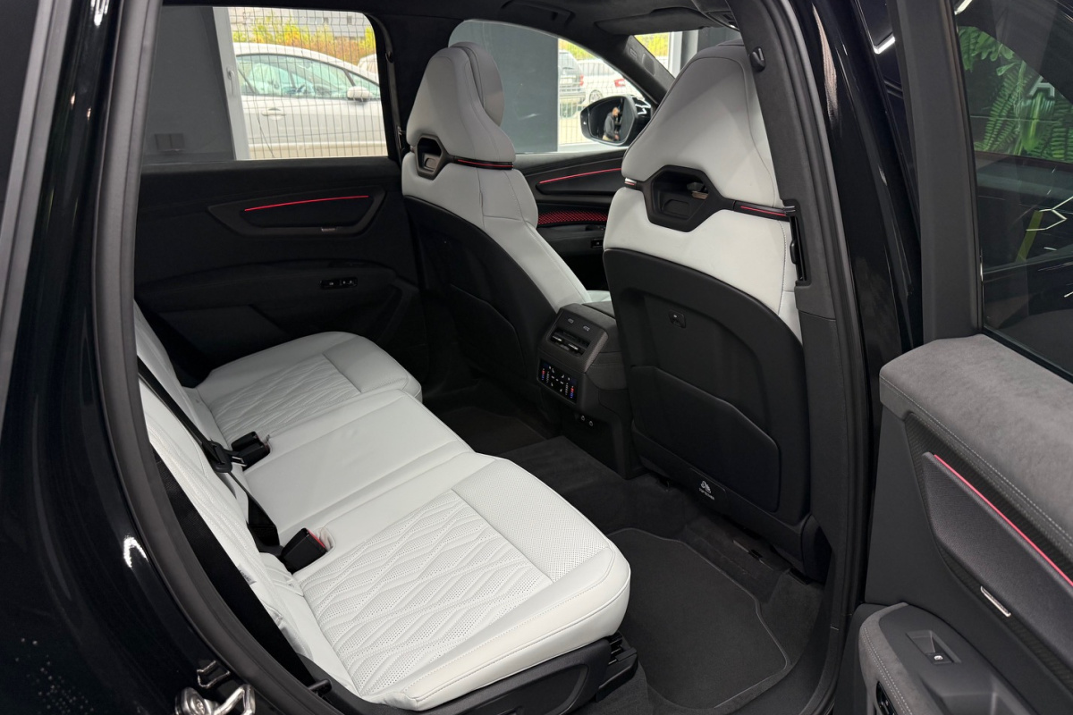 Ponuka vozidiel / Audi Q7 3.0 TDI S-Line quattro Signature Edition - video