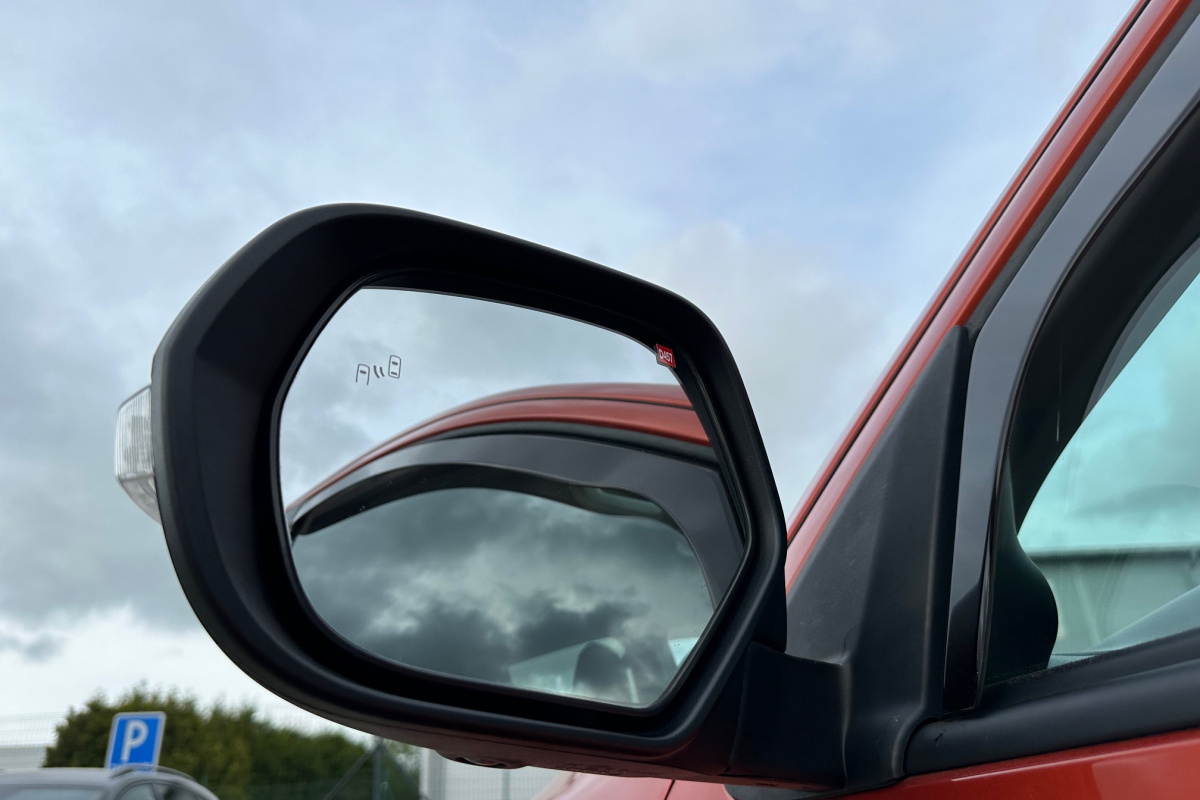 Ponuka vozidiel / Mitsubishi L 200 Pick up 110kw Automat - video