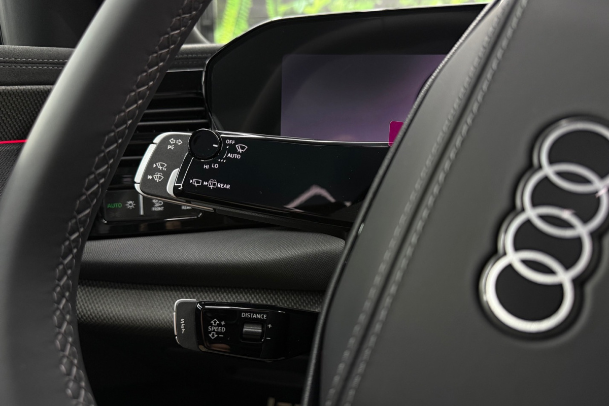 Ponuka vozidiel / Audi Q7 3.0 TDI S-Line quattro Signature Edition - video