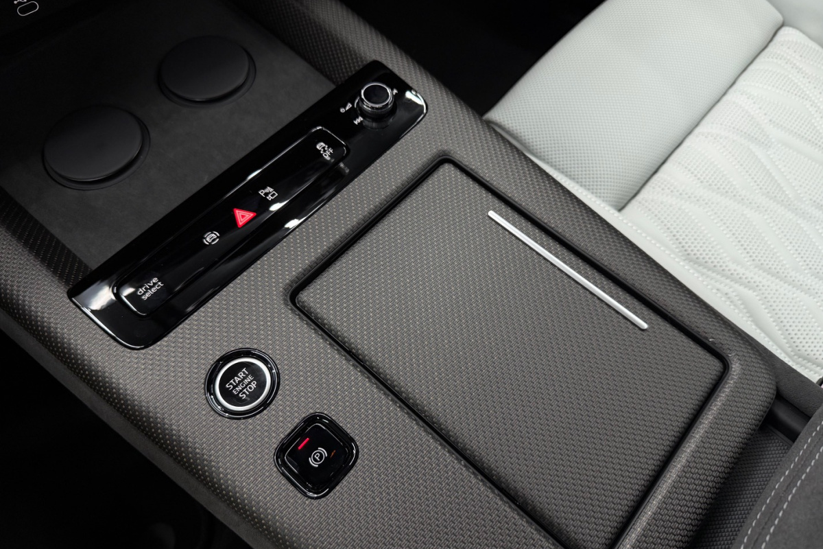 Ponuka vozidiel / Audi Q7 3.0 TDI S-Line quattro Signature Edition - video