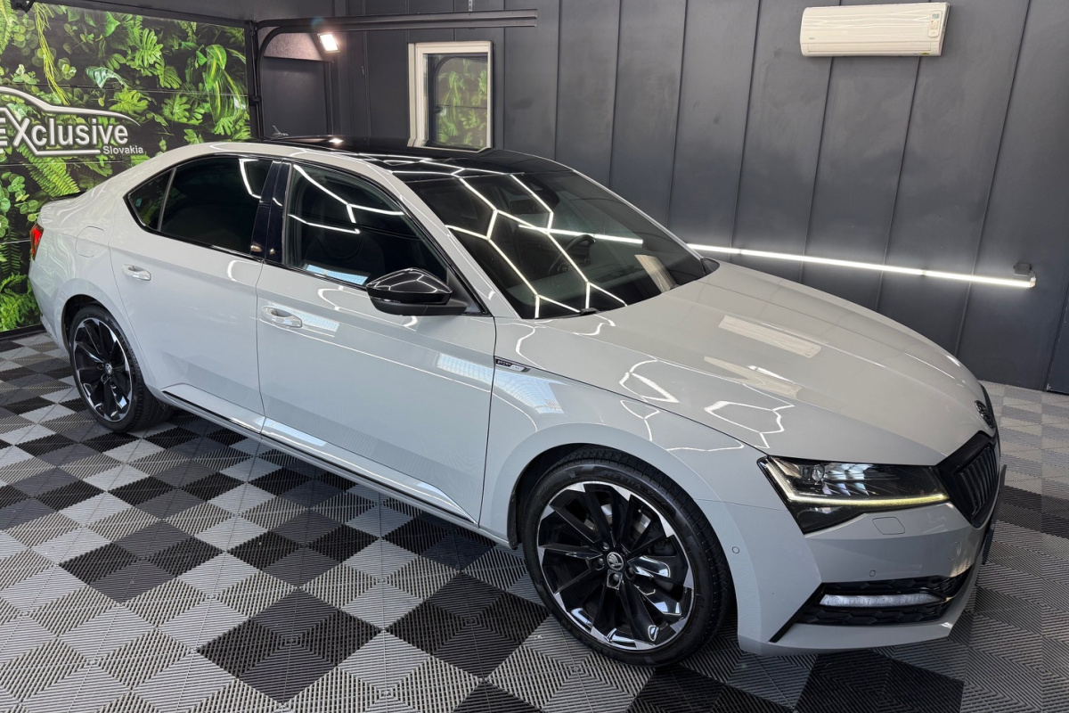 Ponuka vozidiel / Škoda Superb 1.4 TSI PHEV Sportline A/T - video
