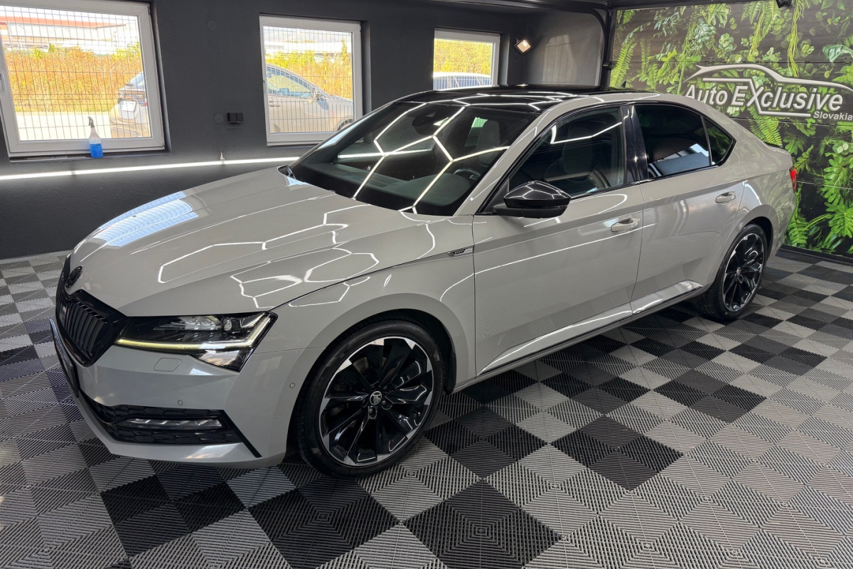 Ponuka vozidiel / Škoda Superb 1.4 TSI PHEV Sportline A/T - video