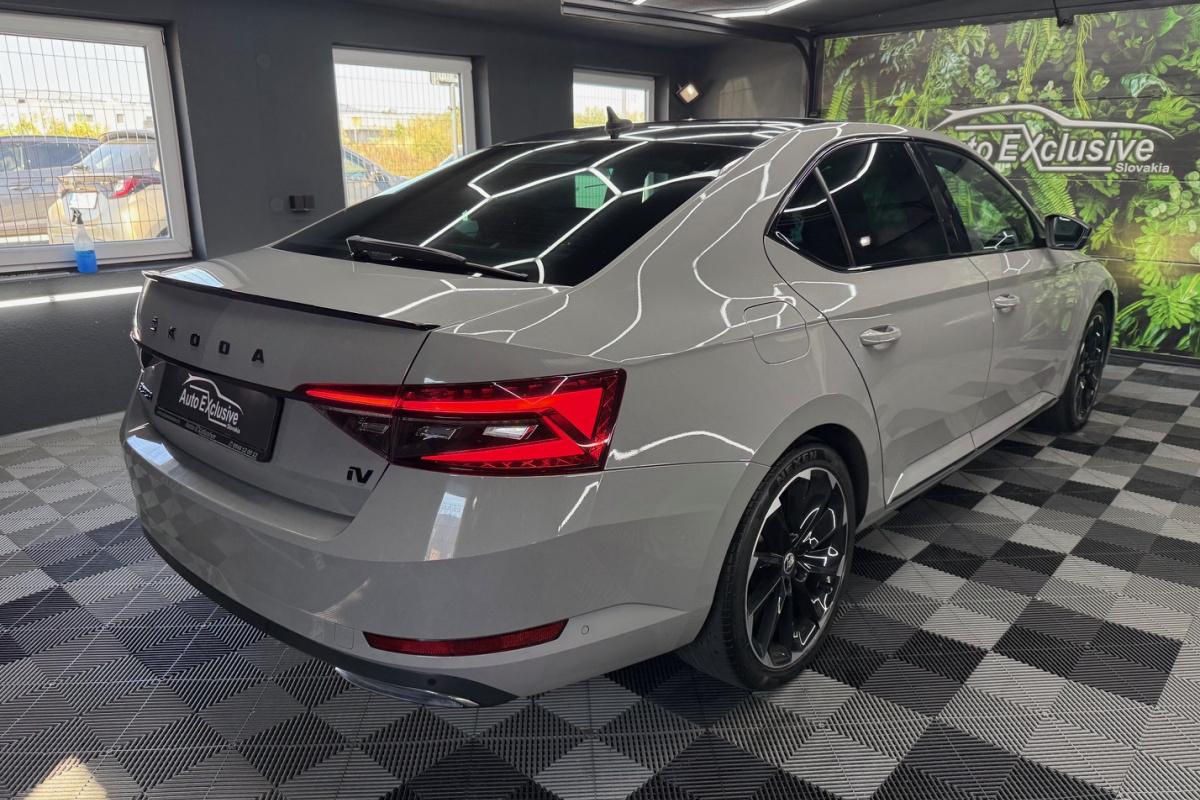 Ponuka vozidiel / Škoda Superb 1.4 TSI PHEV Sportline A/T - video