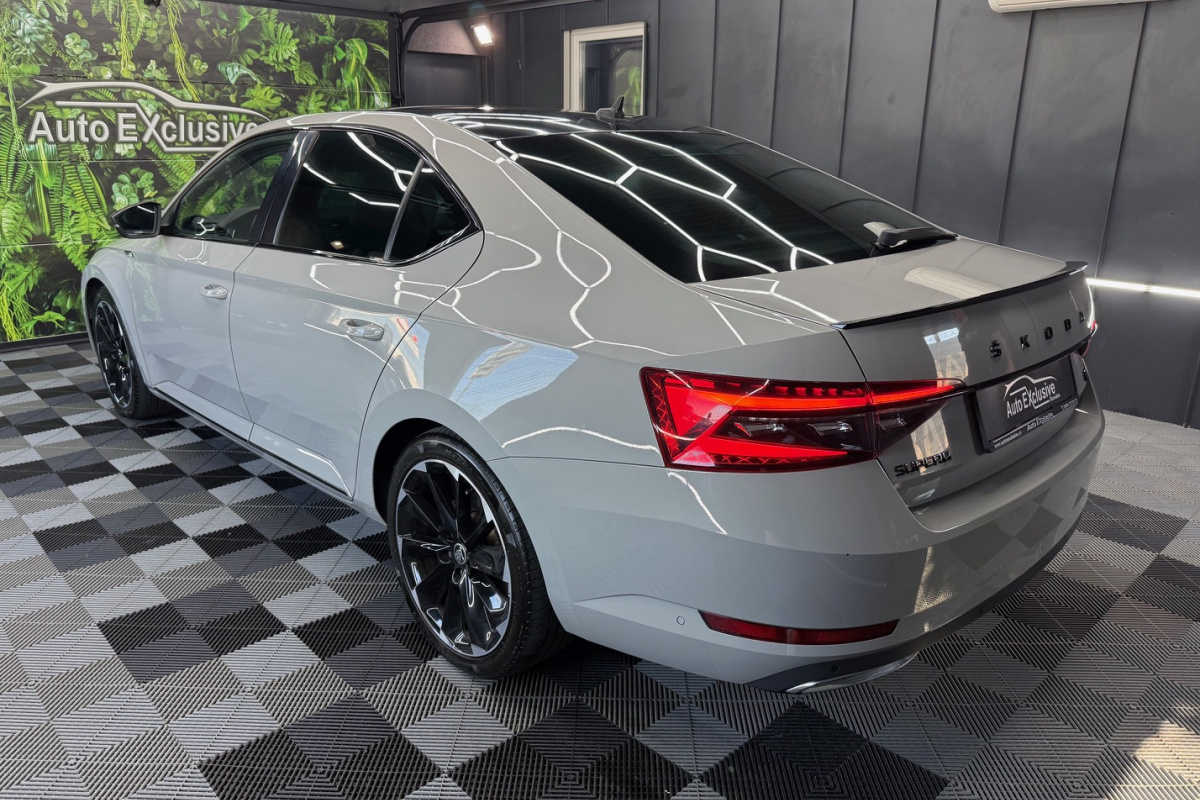 Ponuka vozidiel / Škoda Superb 1.4 TSI PHEV Sportline A/T - video