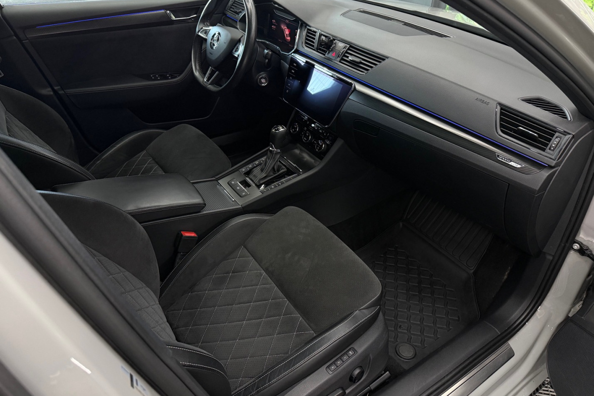 Ponuka vozidiel / Škoda Superb 1.4 TSI PHEV Sportline A/T - video