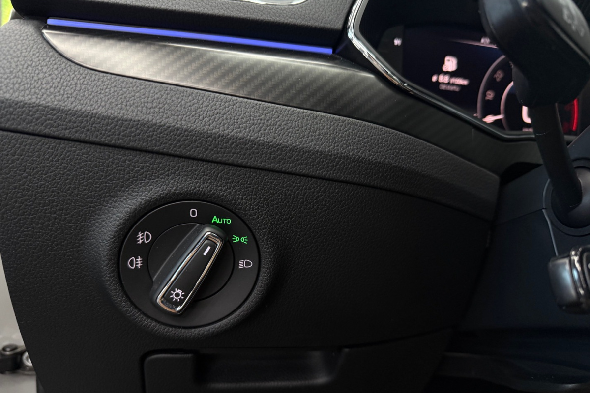 Ponuka vozidiel / Škoda Superb 1.4 TSI PHEV Sportline A/T - video