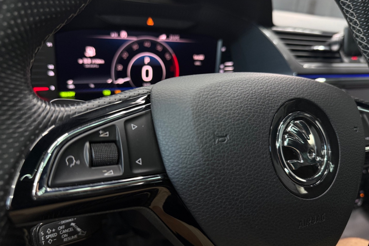 Ponuka vozidiel / Škoda Superb 1.4 TSI PHEV Sportline A/T - video