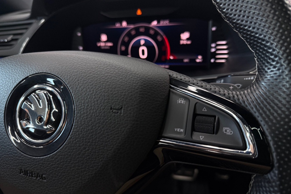 Ponuka vozidiel / Škoda Superb 1.4 TSI PHEV Sportline A/T - video