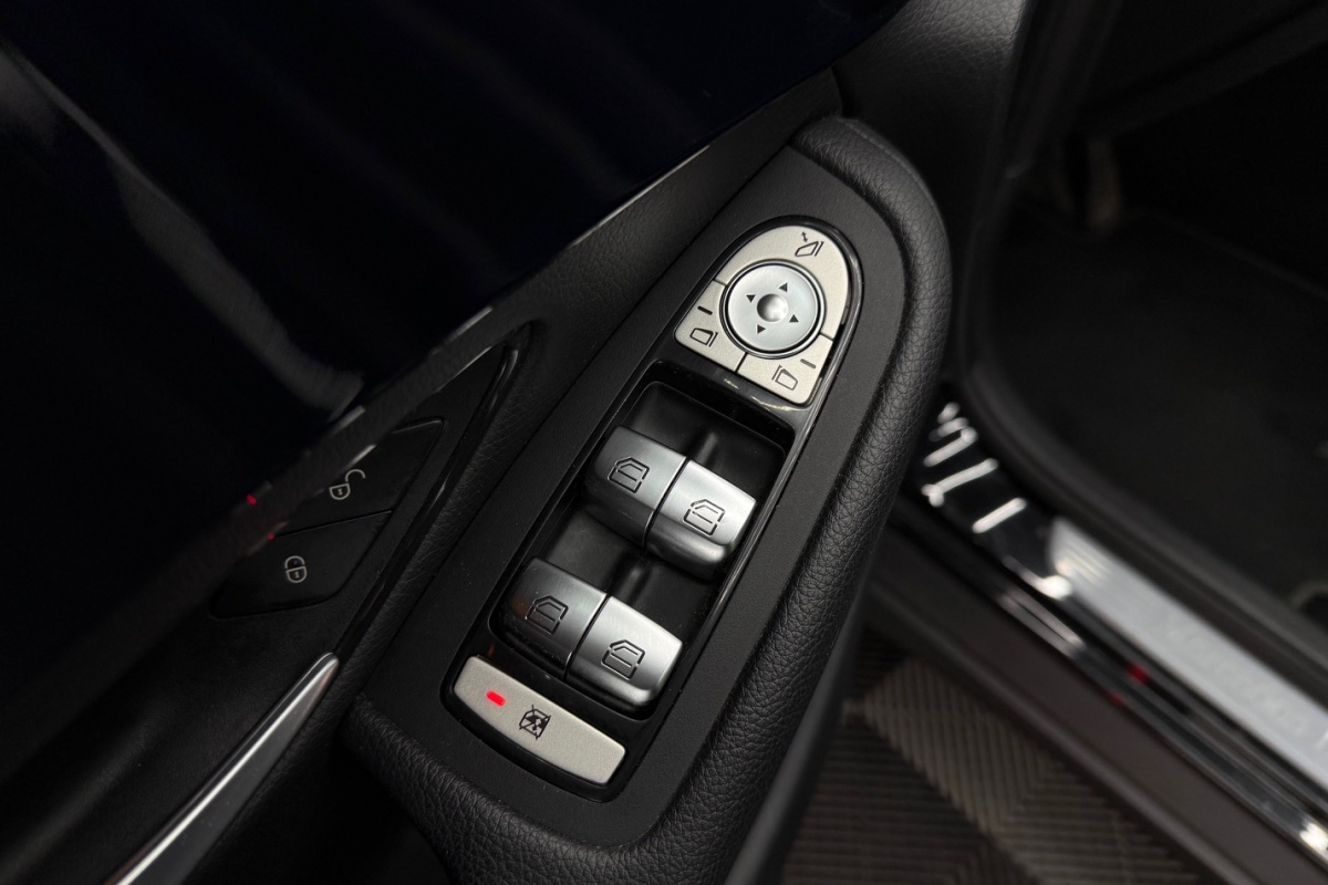 Ponuka vozidiel / Mercedes-Benz GLC SUV 200 A/T - video