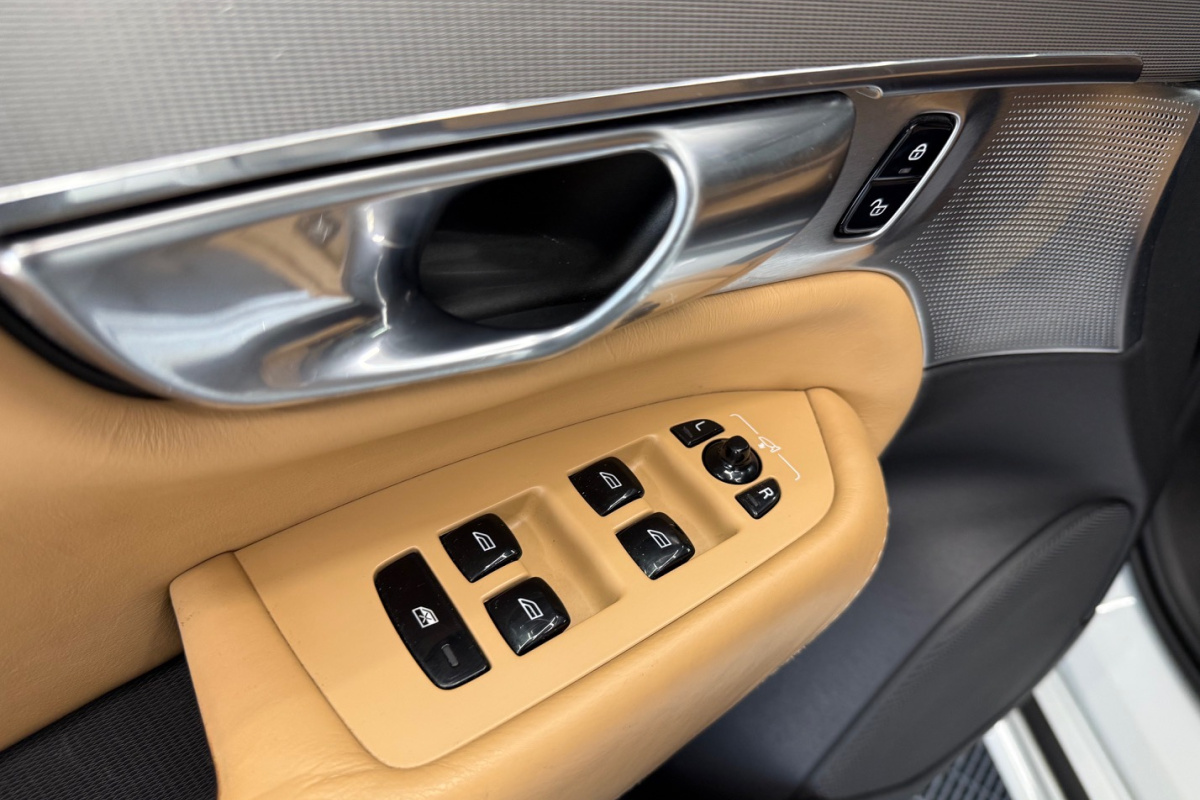 Ponuka vozidiel / Volvo XC90 D5 235k Drive-E Inscription AWD A/T - video