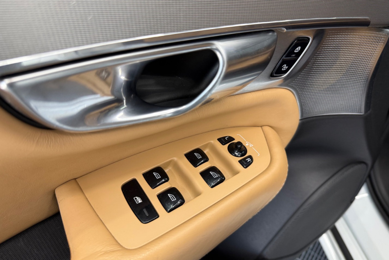  Ponuka vozidiel / Volvo XC90 D5 235k Drive-E Inscription AWD A/T - video