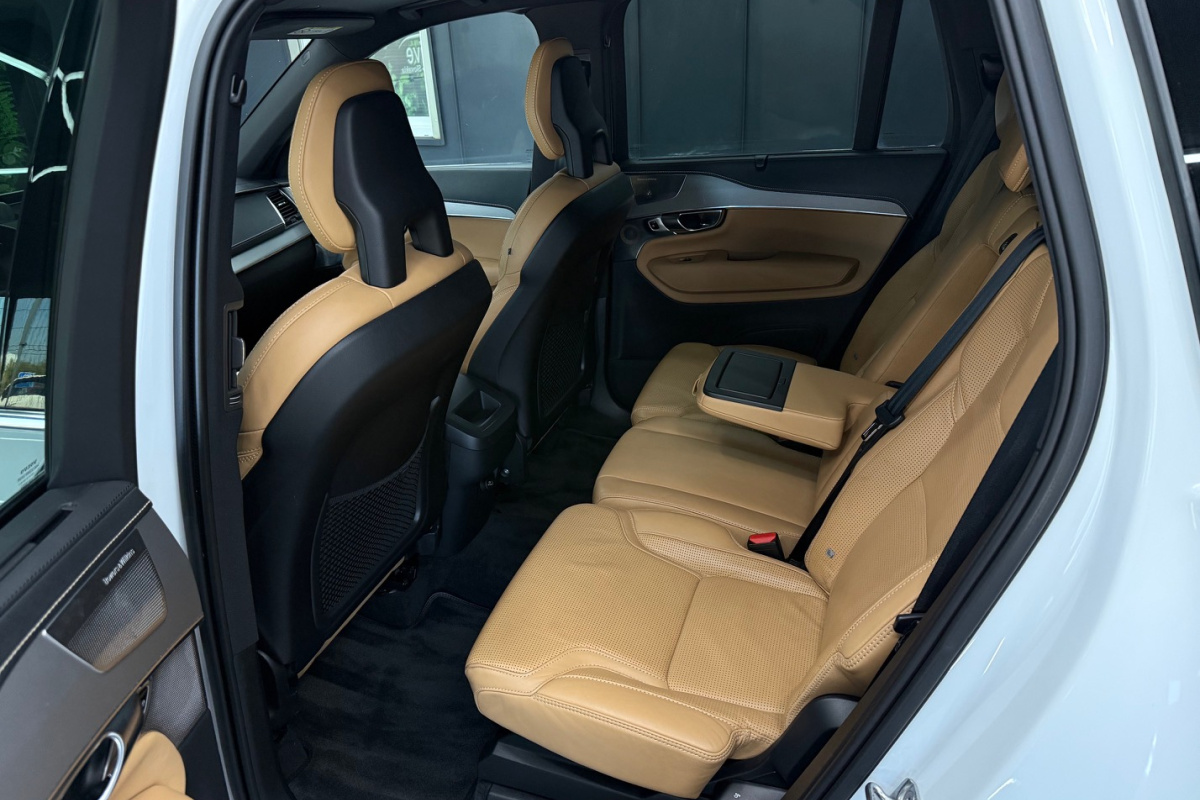 Ponuka vozidiel / Volvo XC90 D5 235k Drive-E Inscription AWD A/T - video