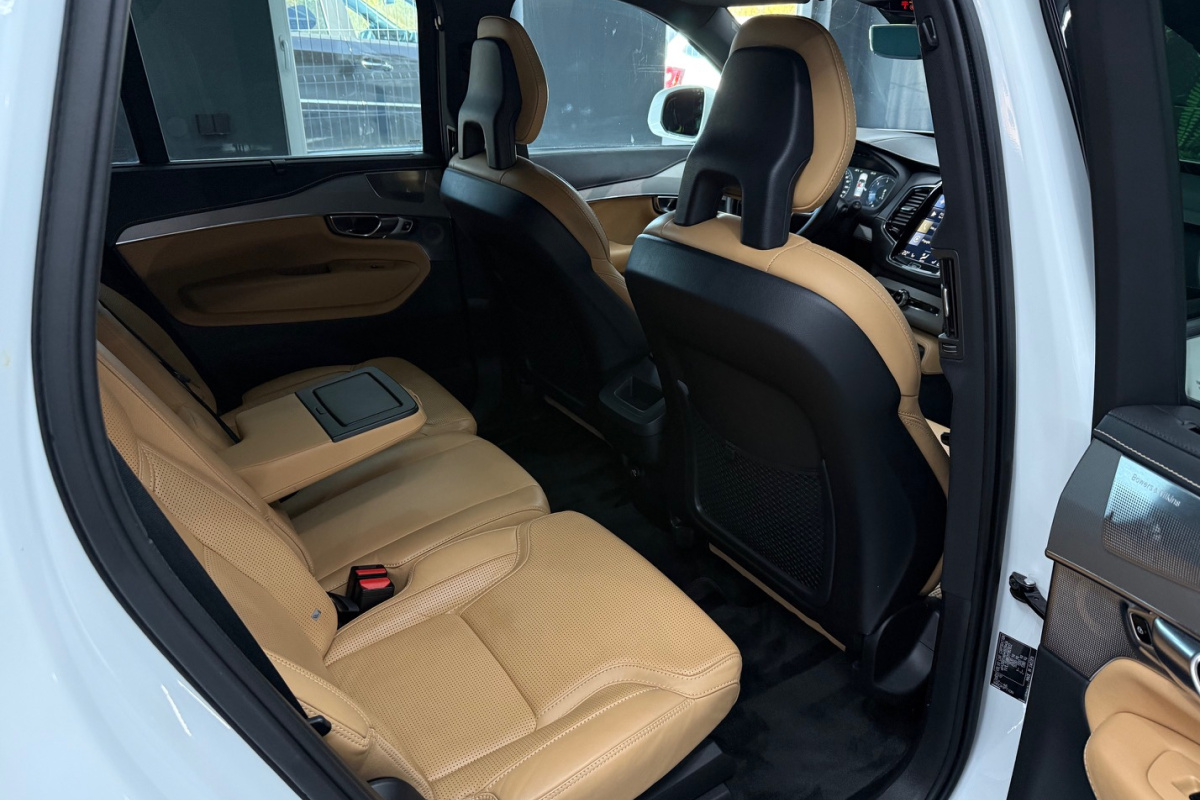 Ponuka vozidiel / Volvo XC90 D5 235k Drive-E Inscription AWD A/T - video