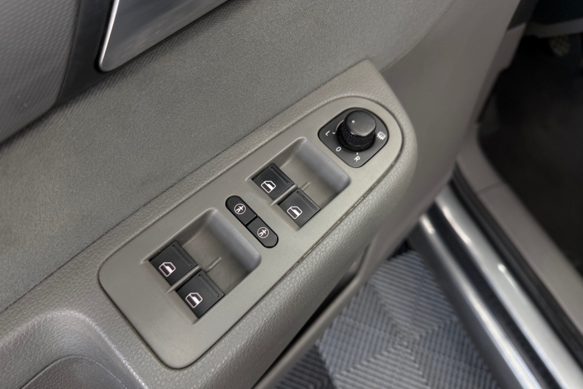 Ponuka vozidiel / Volkswagen Sharan 2.0 TDI BMT Trendline - video